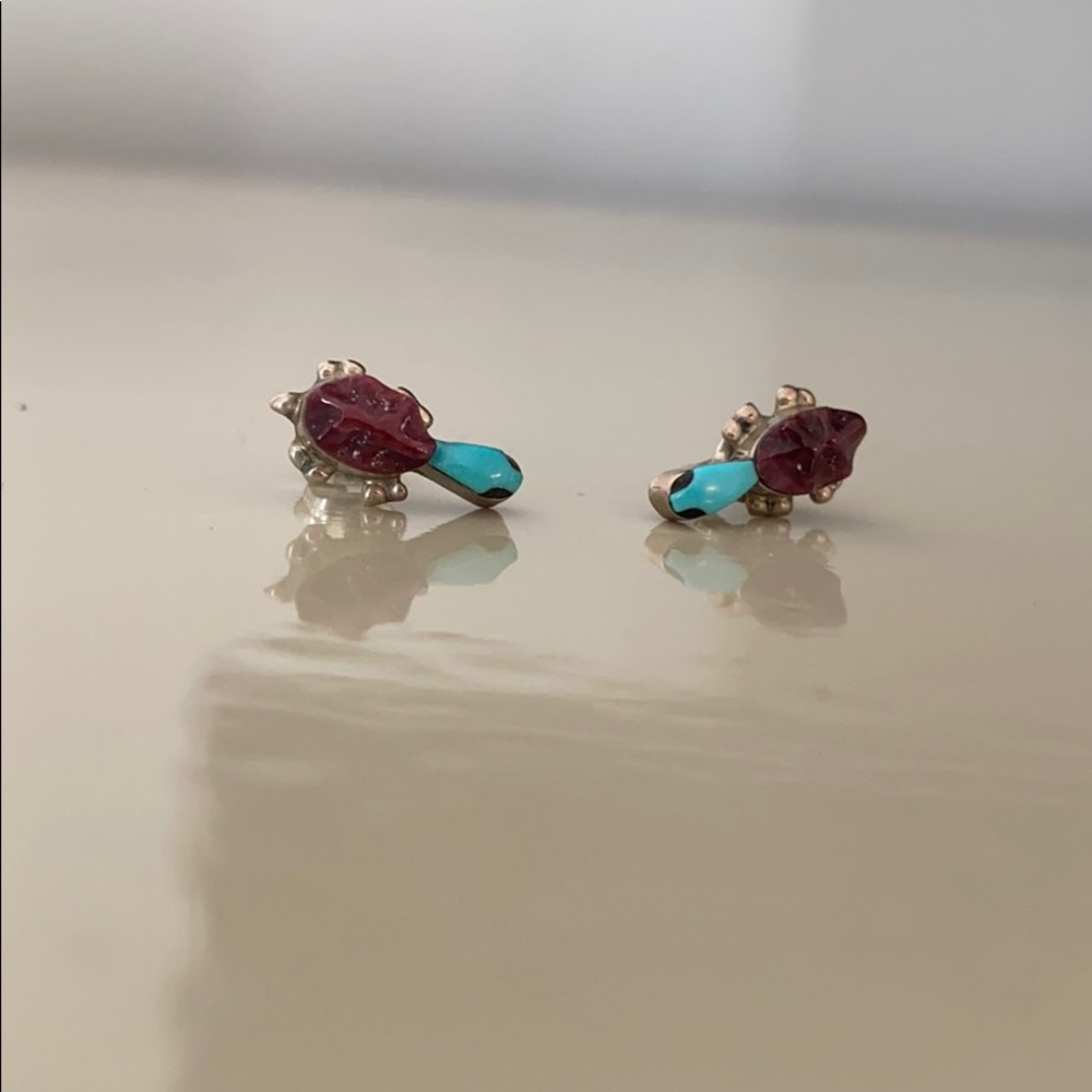 Turtle lovers!! 🐢 Tiny turquoise turtle earrings